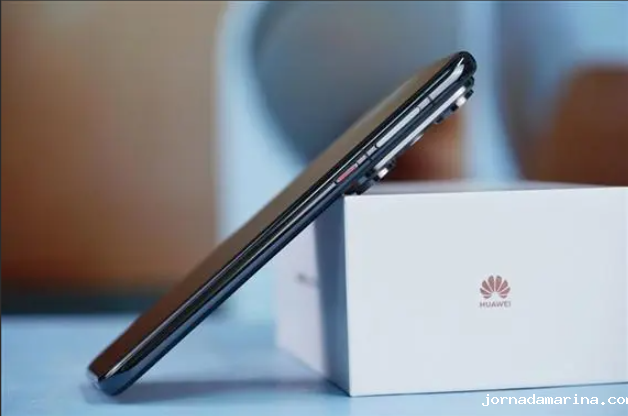 2025华为Pura 80系列：双层OLED屏幕与国产化影像技术引领科技新潮流