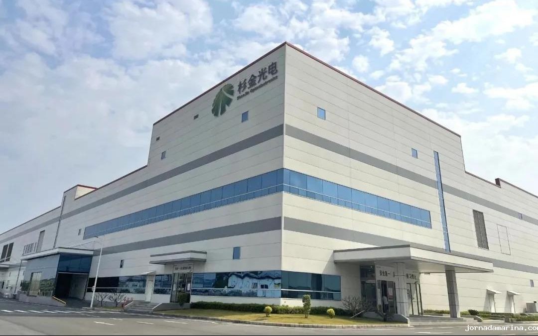 显示行业需求持续增长，杉杉股份加速多元化布局提升盈利能力